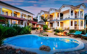 2 Friends Beach Hotel